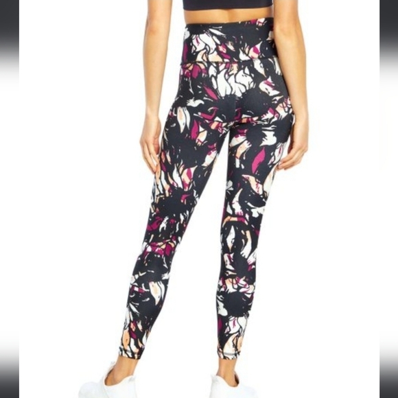 NWT BALANCE COLLECTION 25" MAGENTA LUST ABSTRACT FLORAL CONTENDER COMPRESSION - Picture 3 of 8